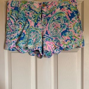 Lilly Pulitzer. Scalloped hem shorts. Size 10. NWOT.